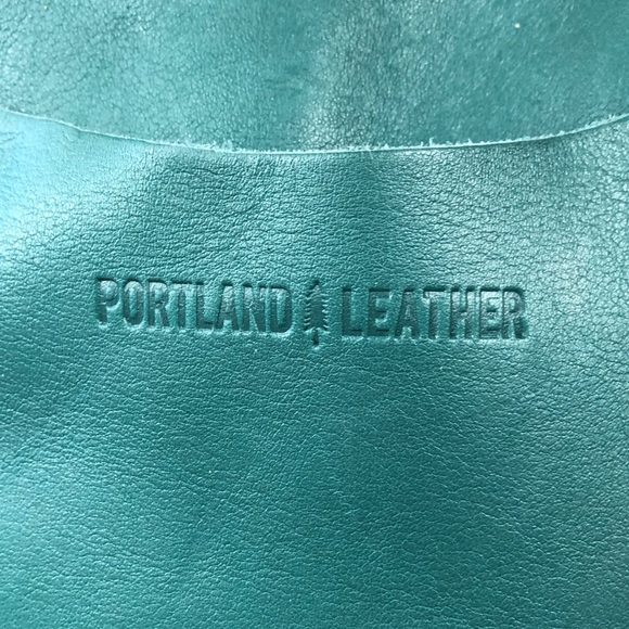 Portland Leather Goods Large Circle Crossbody Bag in Peacock Blue Green - Picture 9 of 12